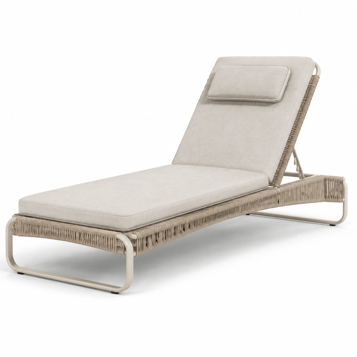 Chaise longue en aluminium et résine tressée avec coussin beige